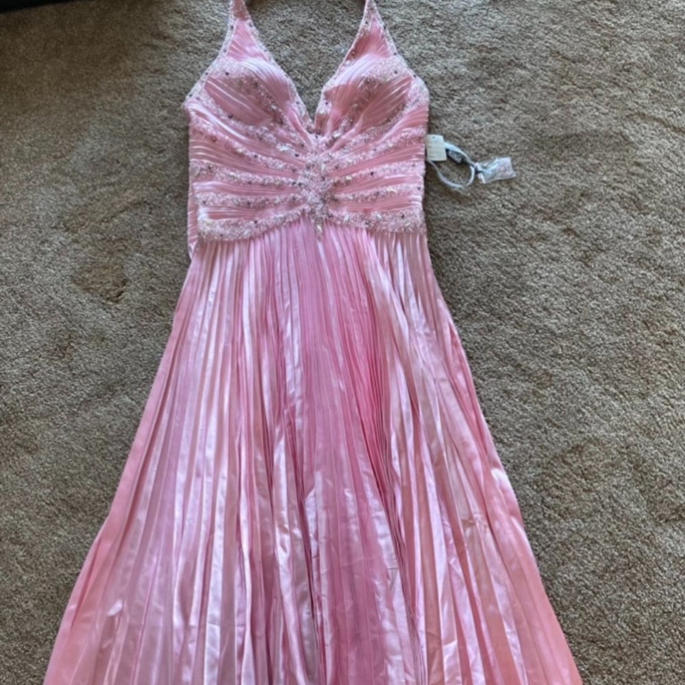 Gorgeous pink gown!